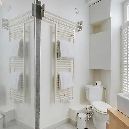 Spacious 2br 4p - Republique Apartment *